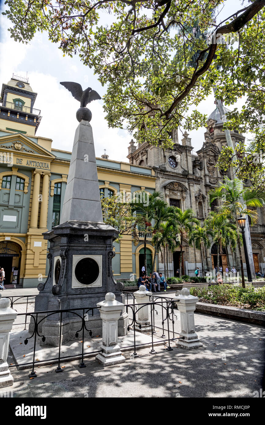 Piazza tradizionale e i monumenti in El Poblado Medellin Colombia Sud America Foto Stock