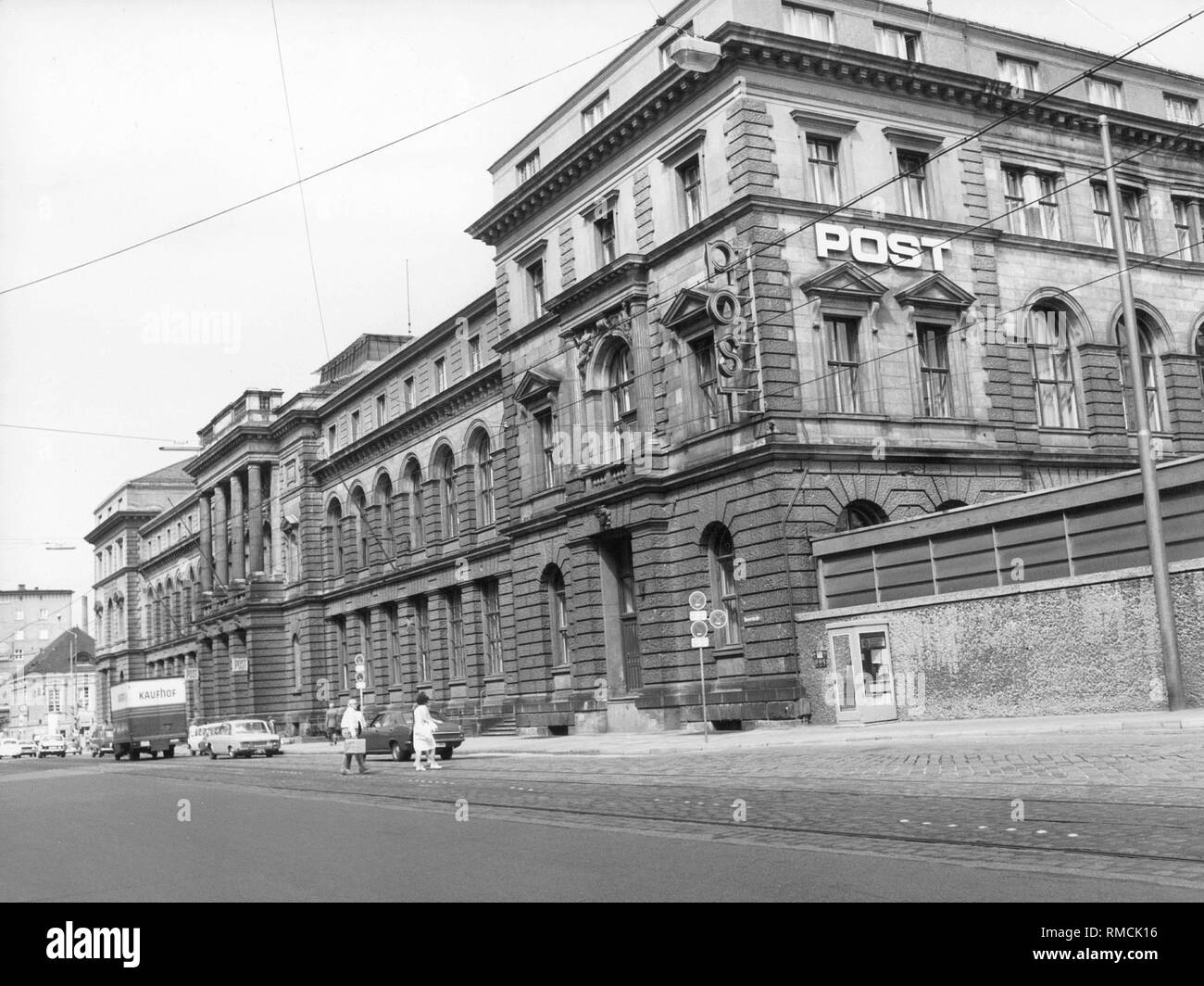 Post office building, il cosiddetto Bayerpost, in Bayerstrasse a Monaco di Baviera. Foto Stock