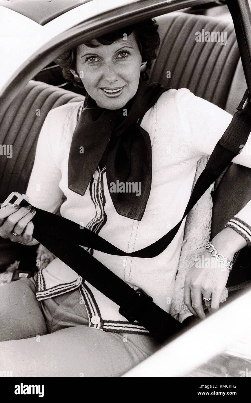 Foto storiche: cintura di sicurezza in auto, presentato da Petra in un ro 80, non vi erano i poggiatesta, 1974. Foto Stock