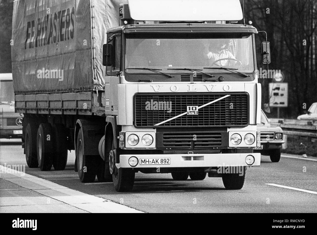 Il traffico di camion sulla A1. Foto Stock