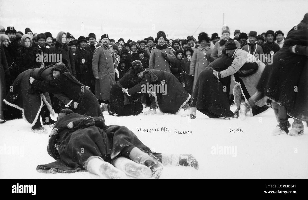 Il Bashkirs. Bashkir Kuresh Wrestling. Argento Fotografia di gelatina Foto Stock