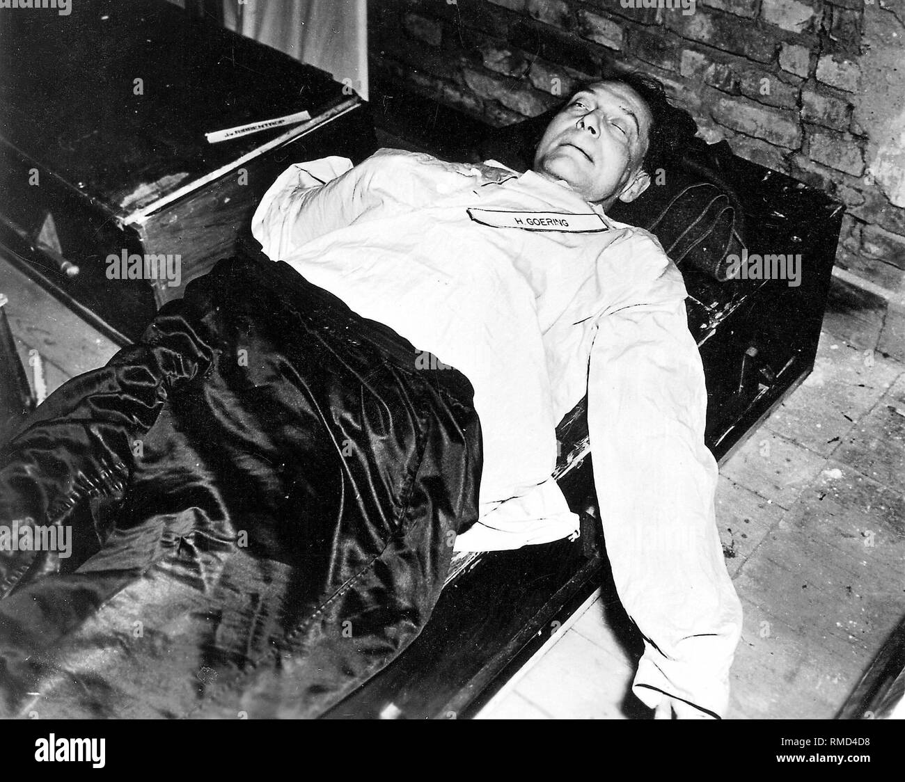 Il corpo del maresciallo imperiale Hermann Goering dopo il suo suicidio in ottobre 15, 1946 a Norimberga. Foto Stock
