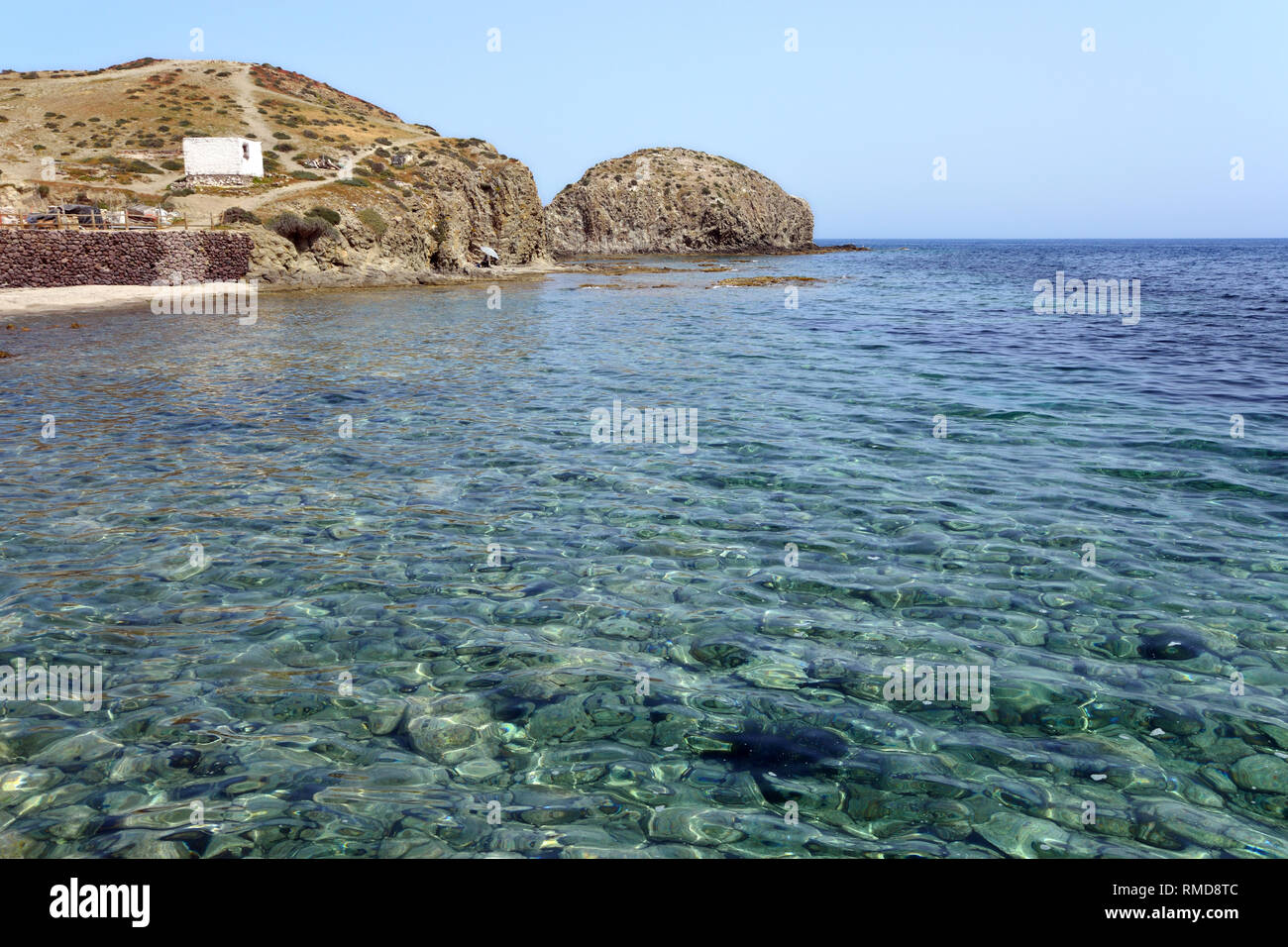 Isla del Moro è piccola isola/promontorio al Parco Naturale Cabo de Gata (Spagna) vicino al piccolo villaggio di pescatori di Isleta del Moro. Foto Stock