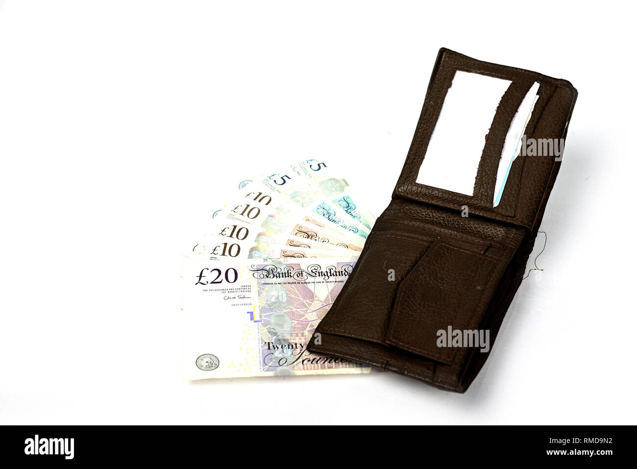 Portafoglio e British pound isolati su sfondo bianco Foto Stock