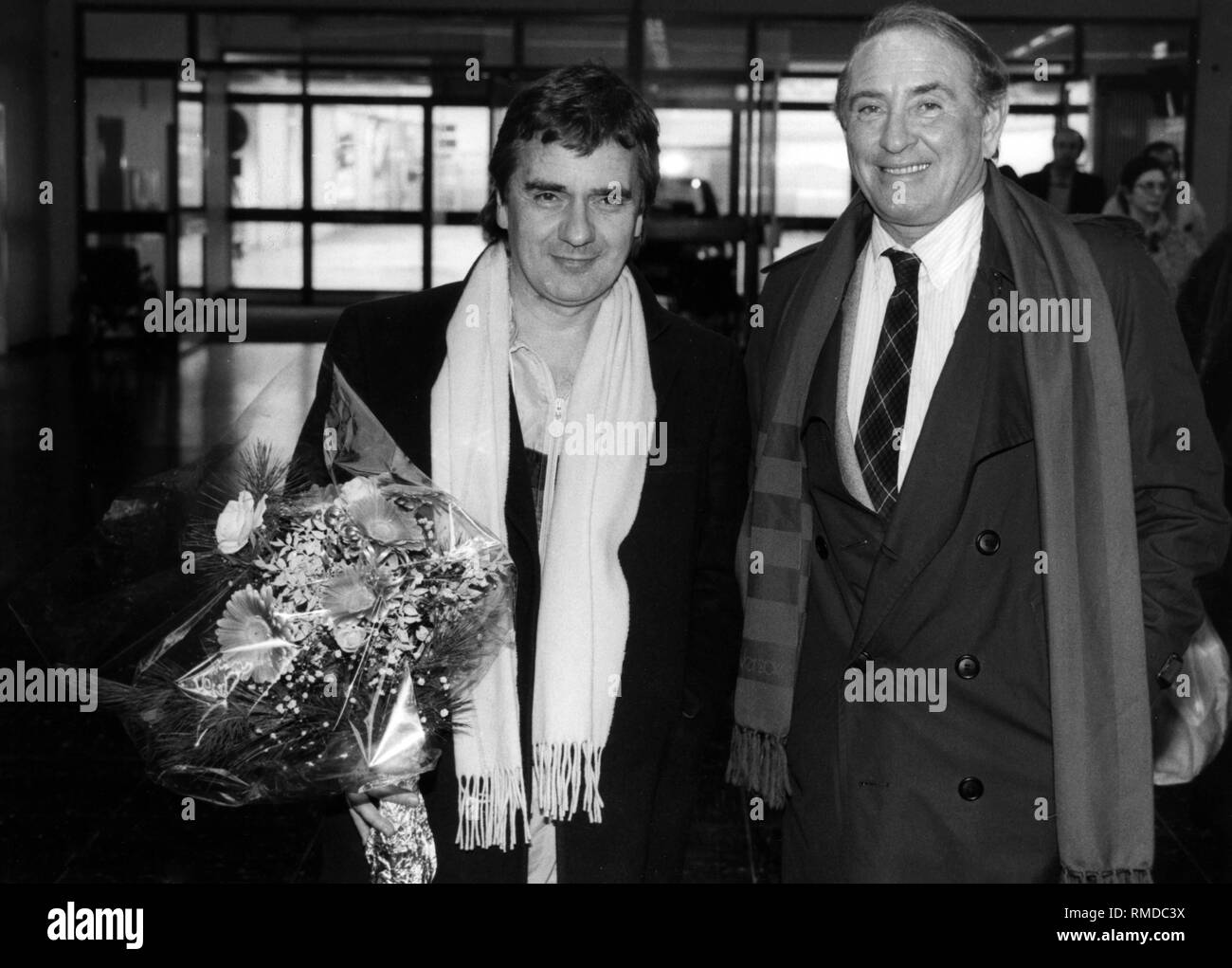 Dudley Moore con Sam Waynberg a Monaco di Baviera. Foto non datata, circa 80s Foto Stock