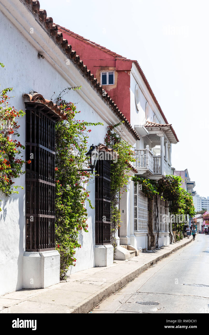 Casa dipinte di bianco, Barrio San Diego, Cartagena de Indias, Colombia. Foto Stock