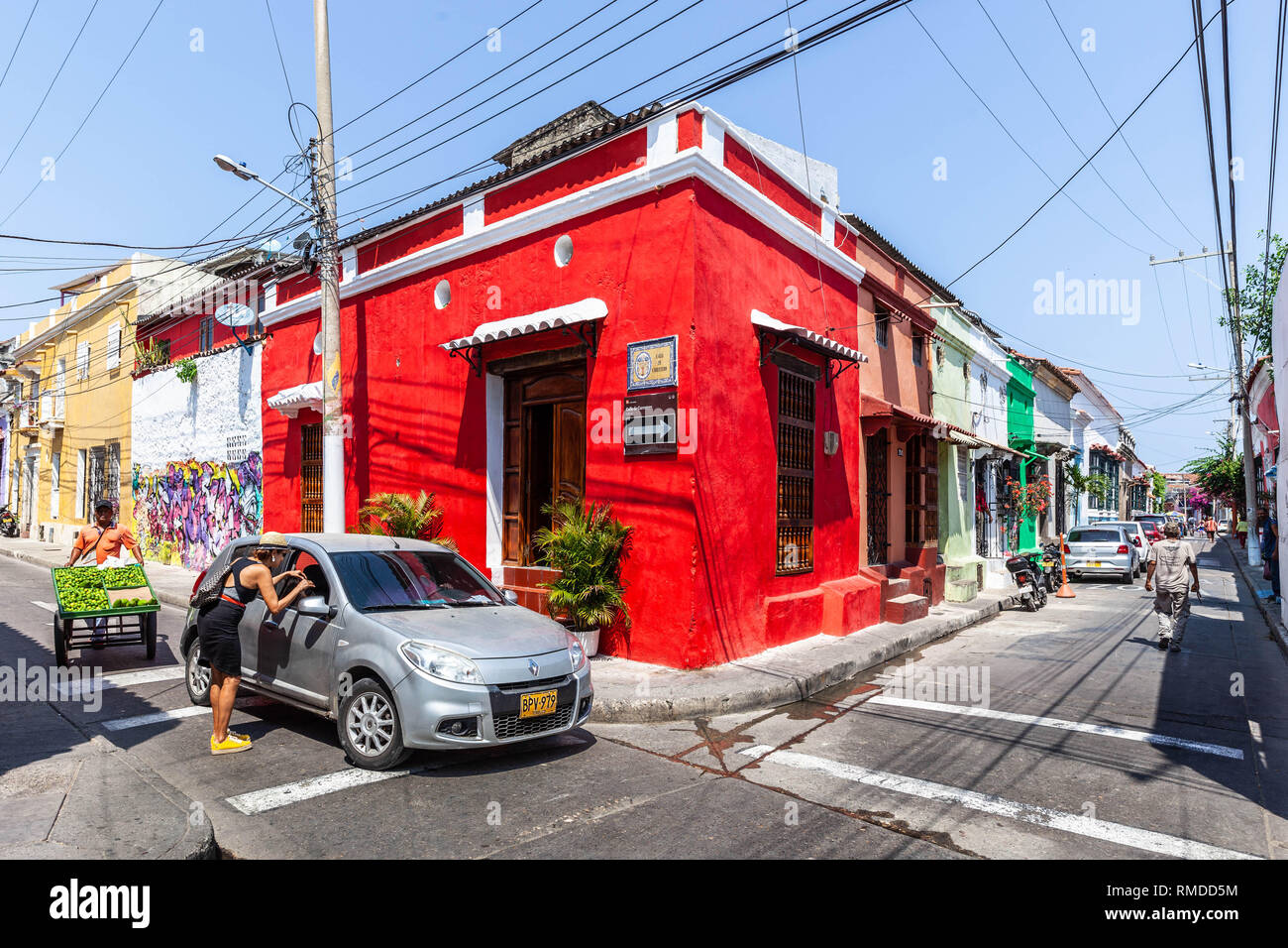 Casa Rossa all' angolo di Calle del Carretero e Calle del Espíritu Santo, Barrio Getsemaní, Cartagena de Indias, Colombia. Foto Stock