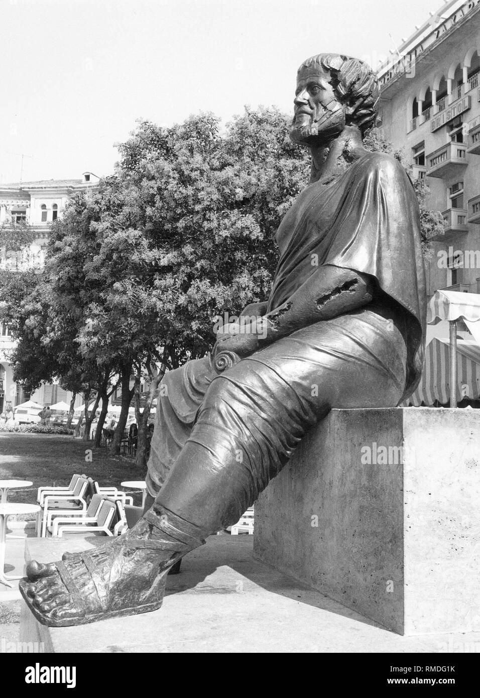 Statua del filosofo greco Aristotele sulla Piazza Aristotelous a Salonicco. Foto Stock