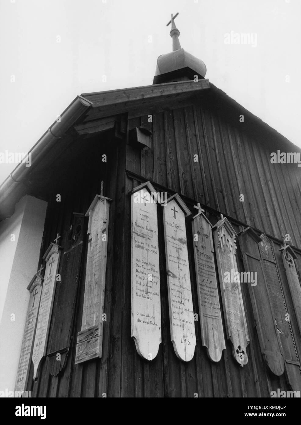 Foresta Bavarese, in Baviera, memorial commissioni presso la chiesa a Reinach. Foto Stock