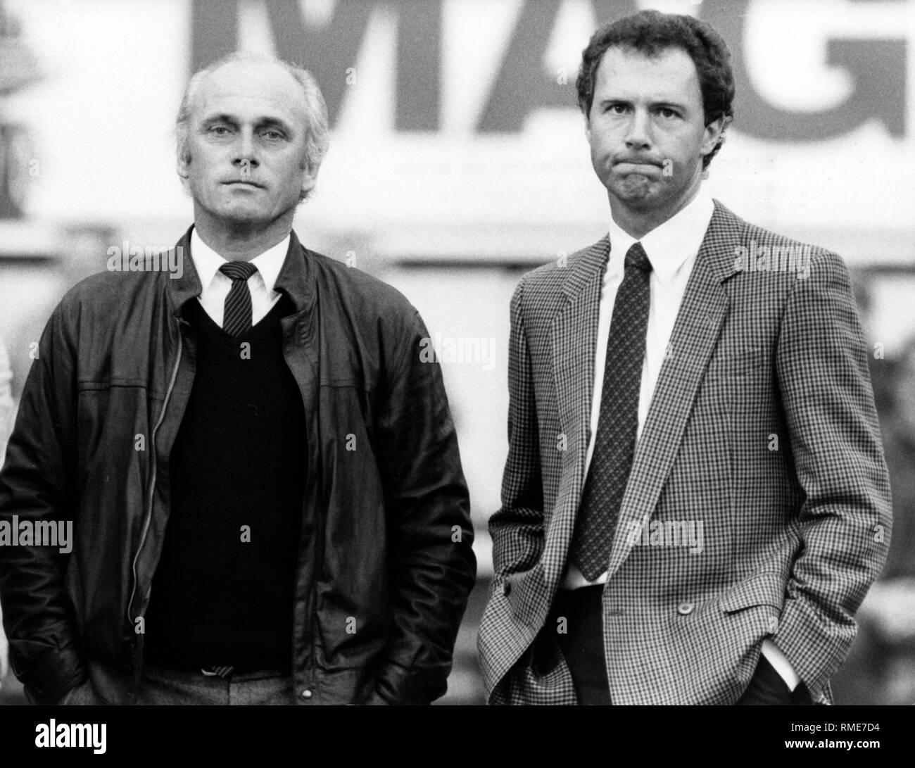 I disaccordi tra il Bayern Monaco di Baviera pullman Udo Lattek e team manager della squadra nazionale di calcio tedesca Franz Beckenbauer. Foto Stock