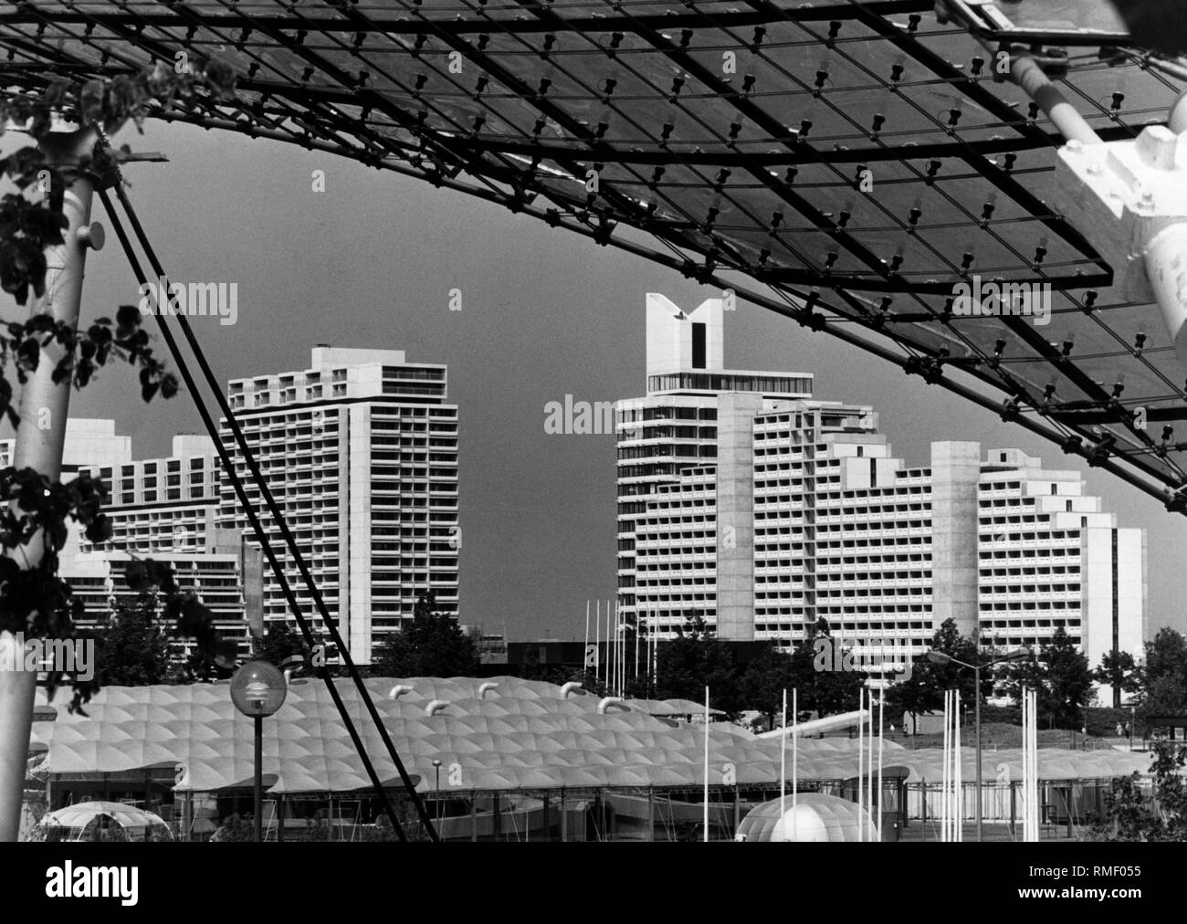 Vista dal tetto della tenda del Parco Olimpico del Villaggio Olimpico di Monaco di Baviera. Foto Stock