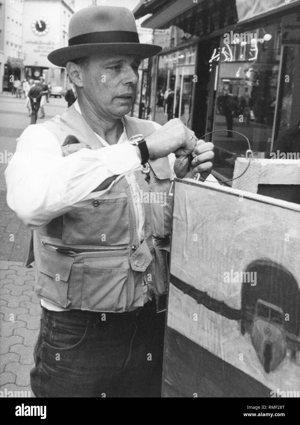 Joseph Beuys durante l'elezione federale campagna a Bonn. Foto Stock