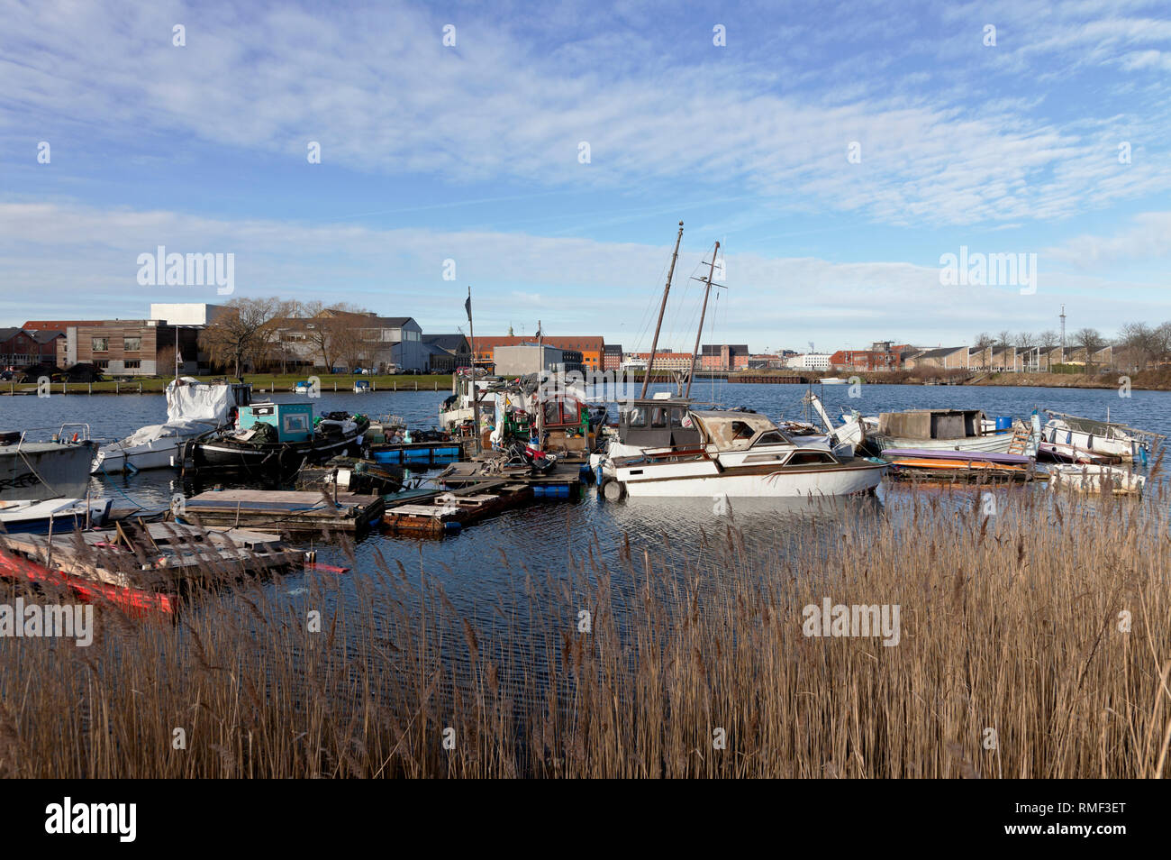 Fredens Havn, porto di pace dietro il freetown Christiania a Copenhagen. Questa comunità marittima è adesso il distacco secondo l autorità. Foto Stock