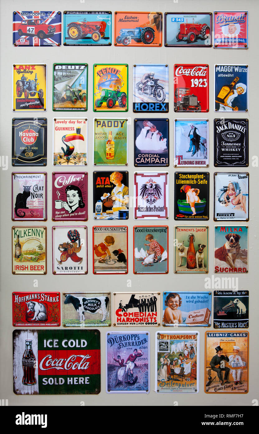 Vecchia piastra di stagno con la pubblicità, dagli anni sessanta, Germania, Europa Foto Stock