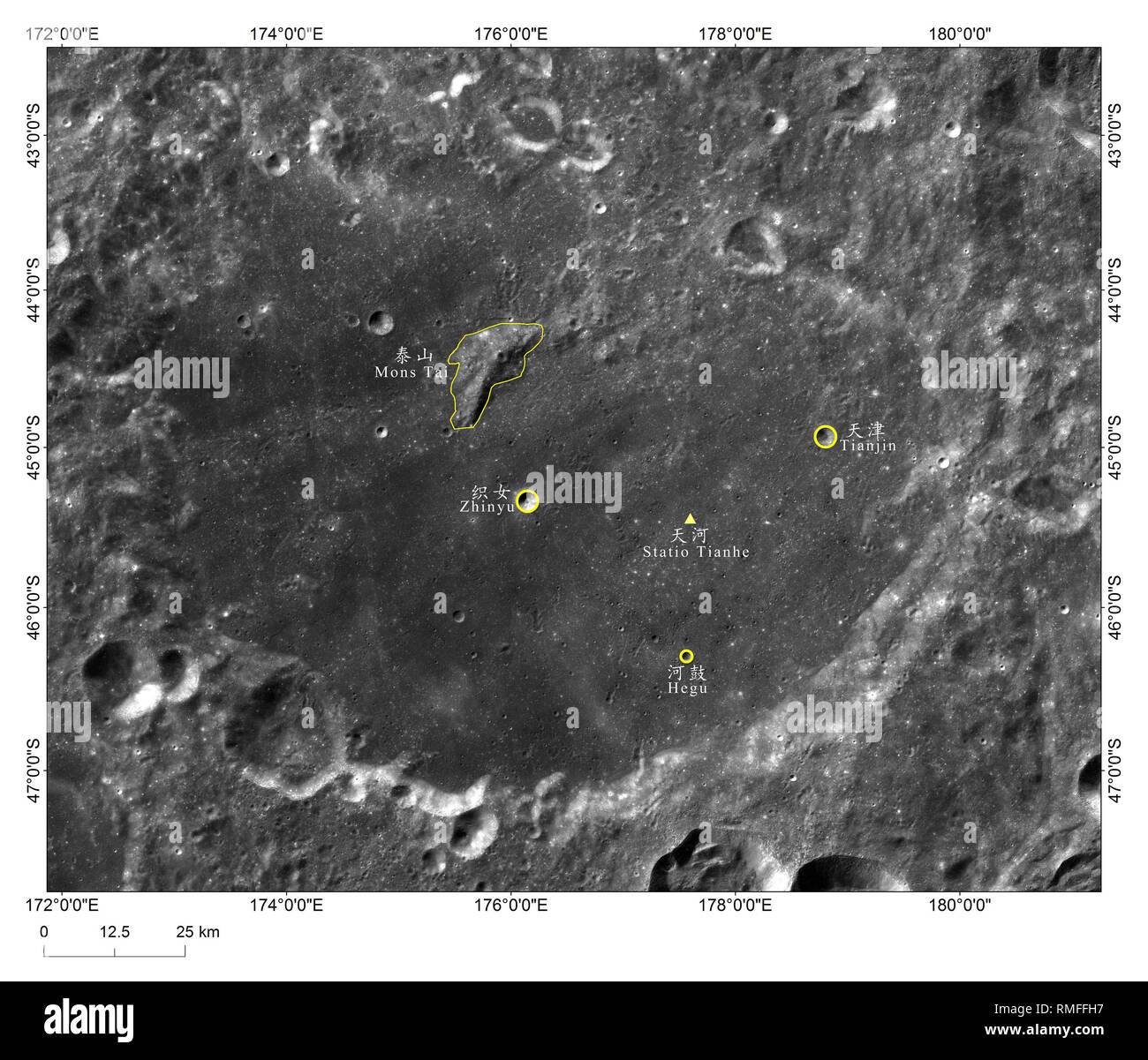 (190215) -- PECHINO, febbraio 15, 2019 (Xinhua) -- foto fornita dalla China National Space Administration (CNSA) mostra l'immagine del sito di atterraggio della Cina al Chang'e-4 sonda lunare, 'Statio Tianhe', circondata da tre vicino a crateri da impatto e una collina. Il sito di atterraggio della Cina al Chang'e-4 sonda lunare è stato denominato 'Statio Tianhe' dopo la navicella spaziale ha reso il primo atterraggio morbido sul lato lontano della luna il mese scorso. Insieme a tre nelle vicinanze i crateri da impatto e una collina, il nome è stato approvato dalla Unione Astronomica Internazionale (IAU), Liu Jizhong, direttore del mento Foto Stock
