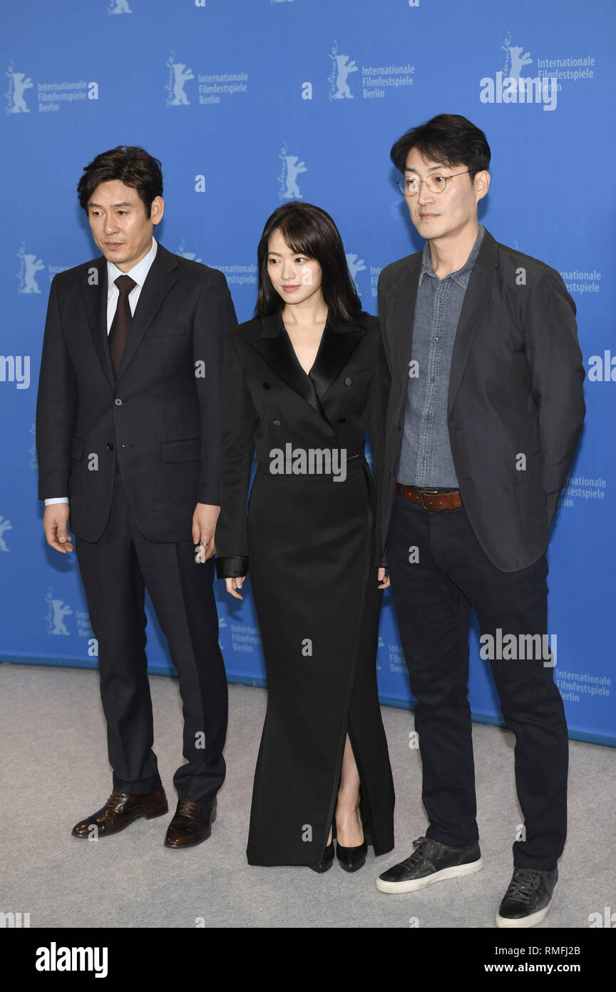 Berlino, Germania. Xiv Feb, 2019. Sol Kyung-gu, Chun Woo-hee e Lee su-jin durante il "idolo/Woo Sang' photocall alla sessantanovesima Festival Internazionale del Cinema di Berlino/Berlinale 2019 al Hotel Grand Hyatt il 14 febbraio 2019 a Berlino, Germania. | Utilizzo di credito in tutto il mondo: dpa/Alamy Live News Foto Stock