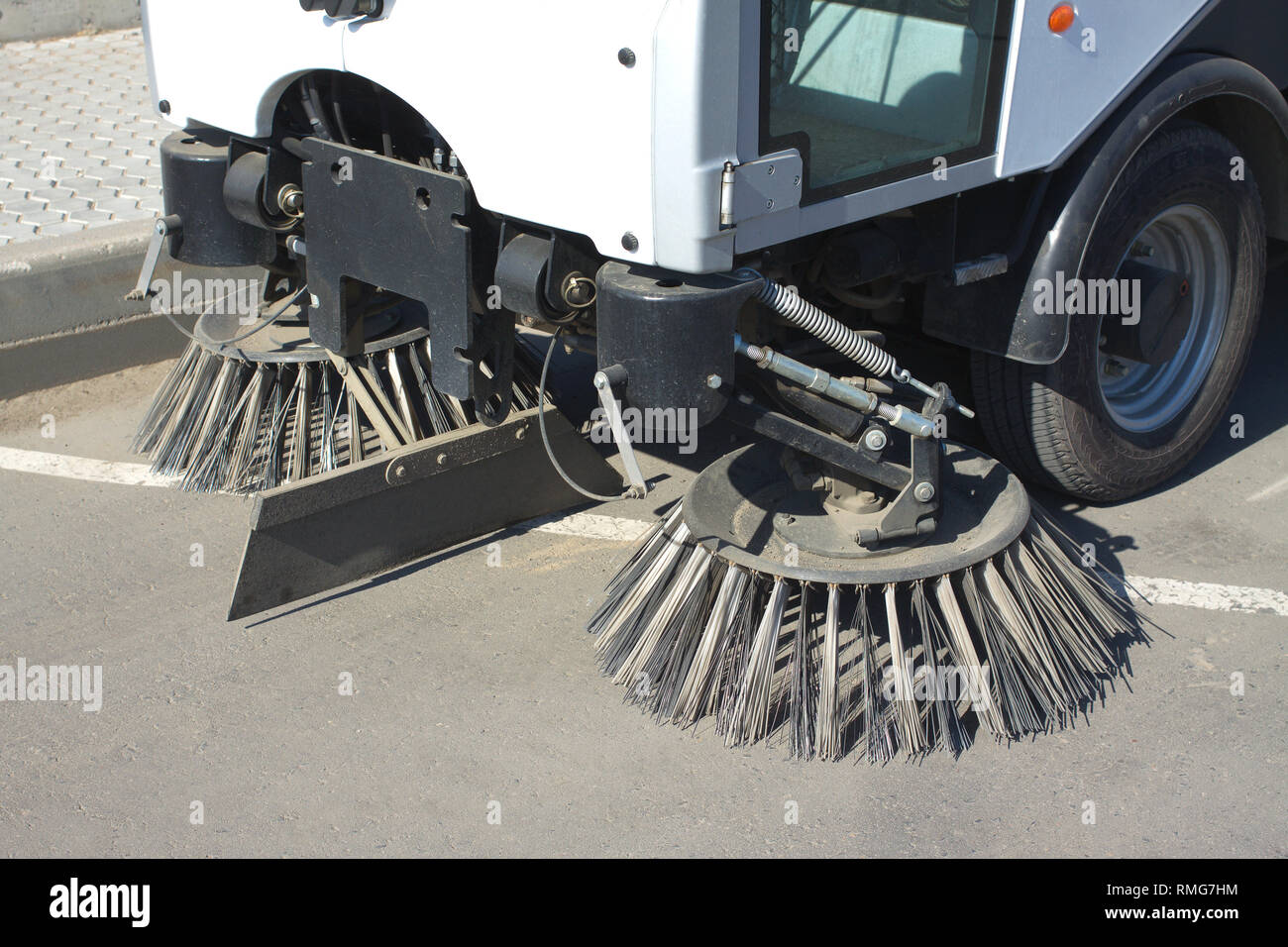 Macchina per la pulizia delle strade immagini e fotografie stock ad alta  risoluzione - Alamy
