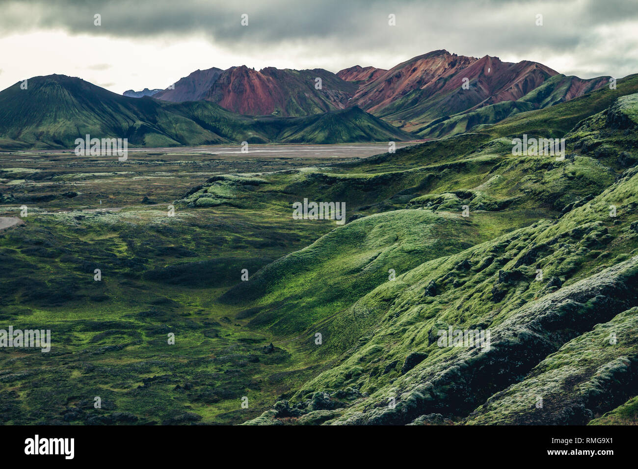 Surreale e colorato paesaggio di Islanda con nessuno attorno Foto Stock