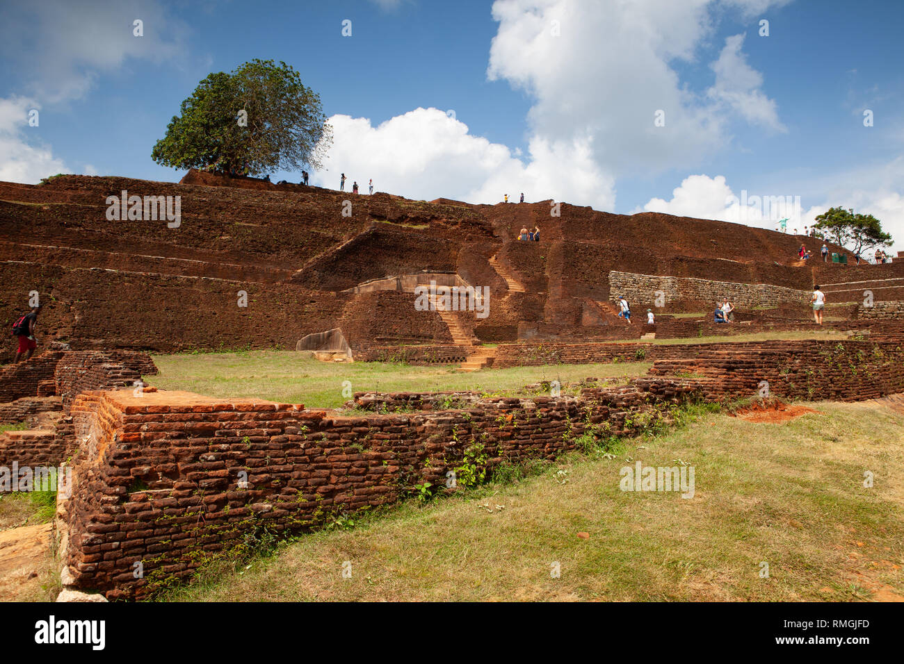 Sigiriya, Sri Lanka - gennaio 22,2019: Rovine sulla cima di Sigiriya Lion rock palace il nome si riferisce ad un sito di interesse storico e archeologico signific Foto Stock