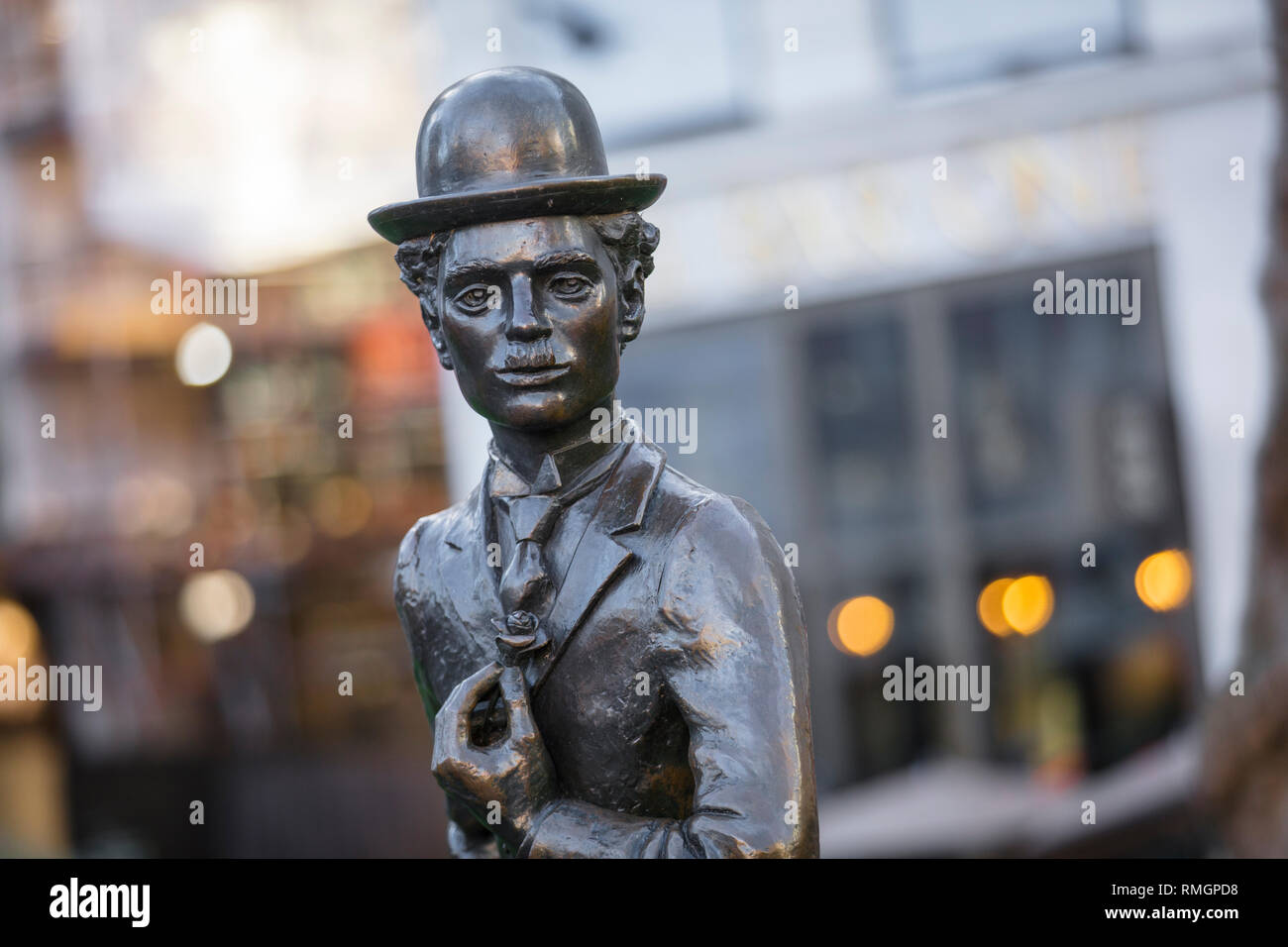 Leicester Square, London, Greater London, 7 febbraio 2019, la statua di Sir Charles Chaplin Foto Stock