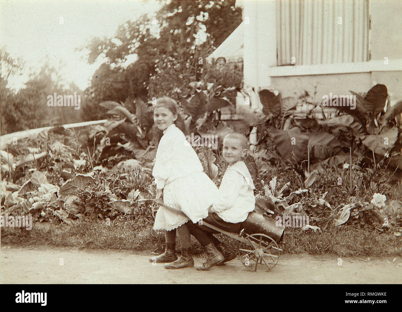Bambini Ritratto Plein-Air. Foto di albumina Foto Stock