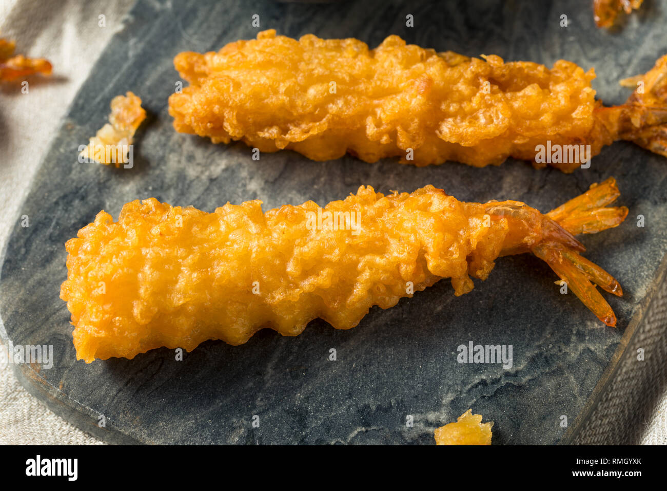 In casa profonda Gamberi fritti in tempura con salsa di soia Foto Stock