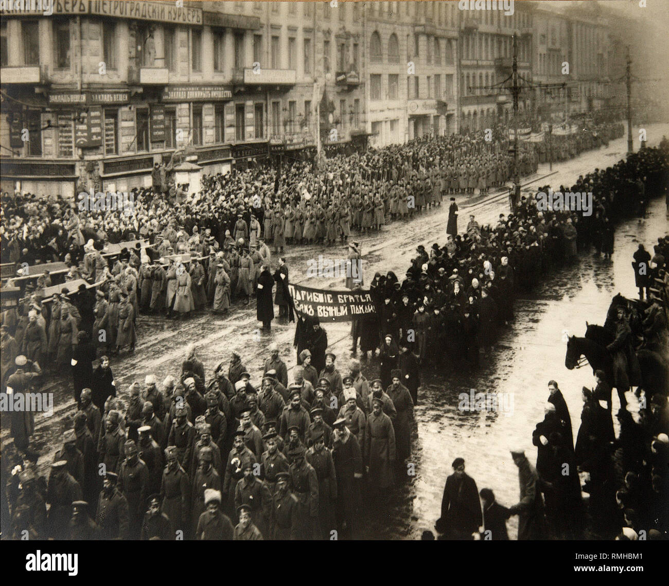 Cerimonia funebre della Rivoluzione di febbraio le vittime in Petrograd. Marzo 1917. Fotografia Foto Stock