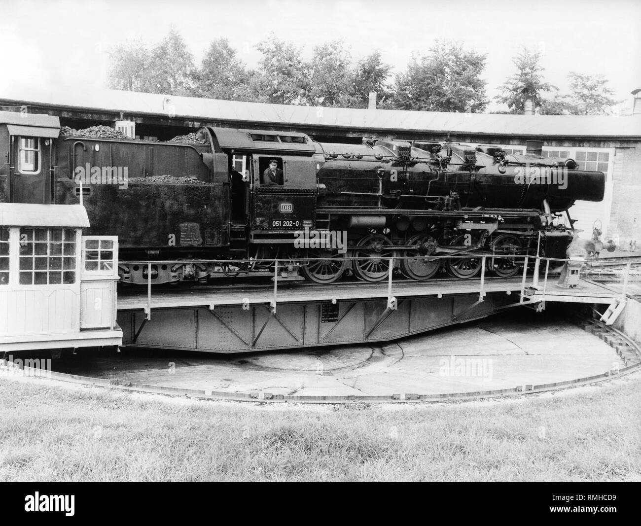 Locomotiva a vapore sulla piattaforma girevole. Foto Stock