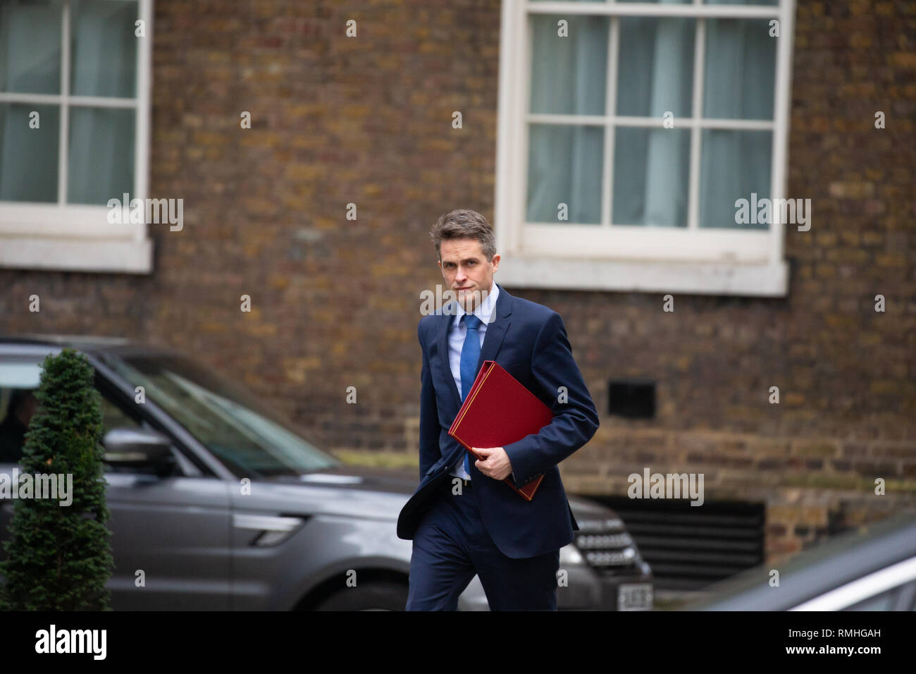 Gavin Williamson, Segretario di Stato per la difesa, arriva a Downing Street per una riunione del gabinetto. Il mobile sta cercando di concordare una strategia Brexit. Foto Stock