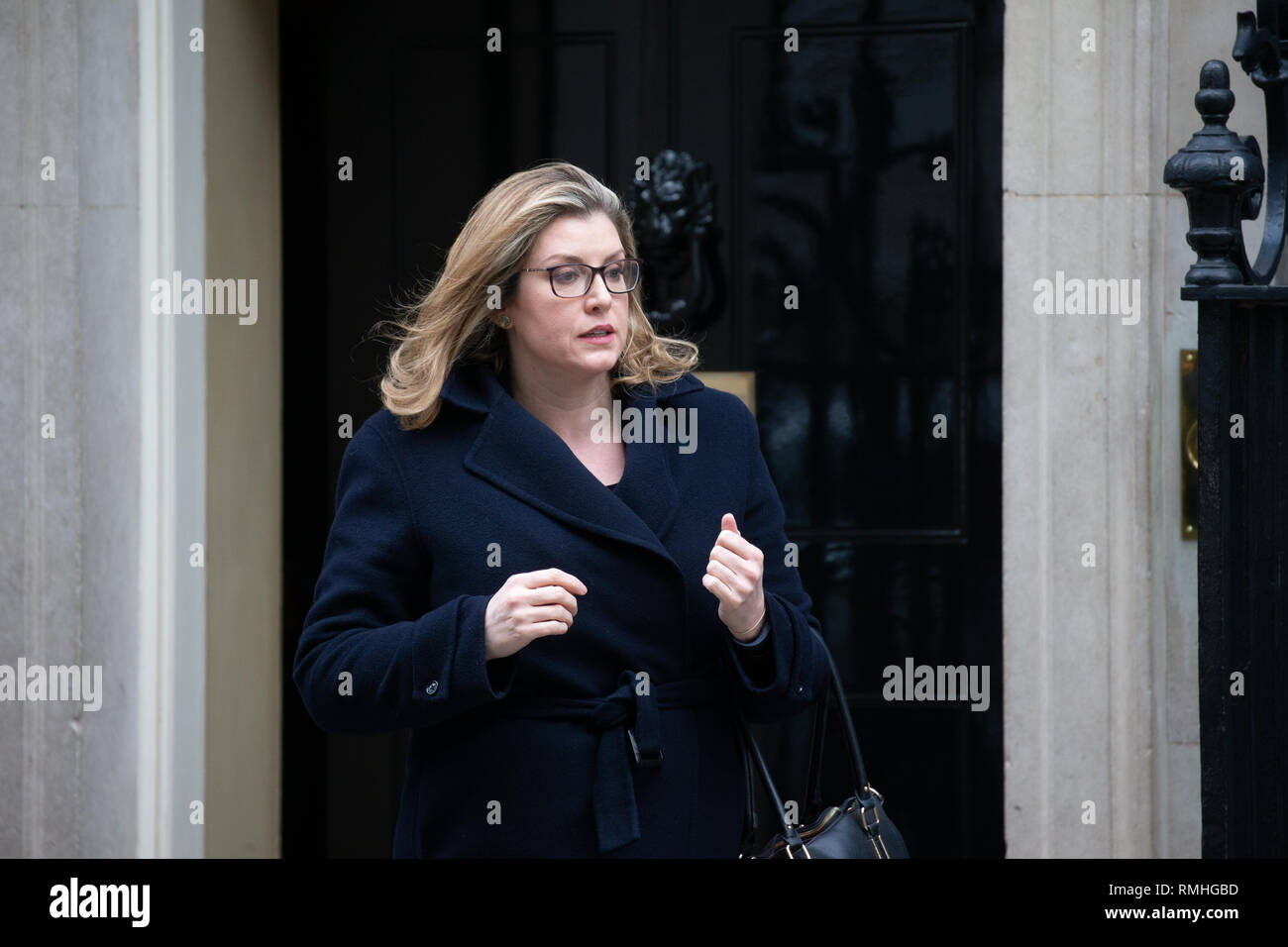 Penny Mordaunt, Segretario di Stato per lo Sviluppo Internazionale, il ministro per le donne e di Uguaglianze, foglie 10 Downing Street dopo una riunione del gabinetto. Foto Stock