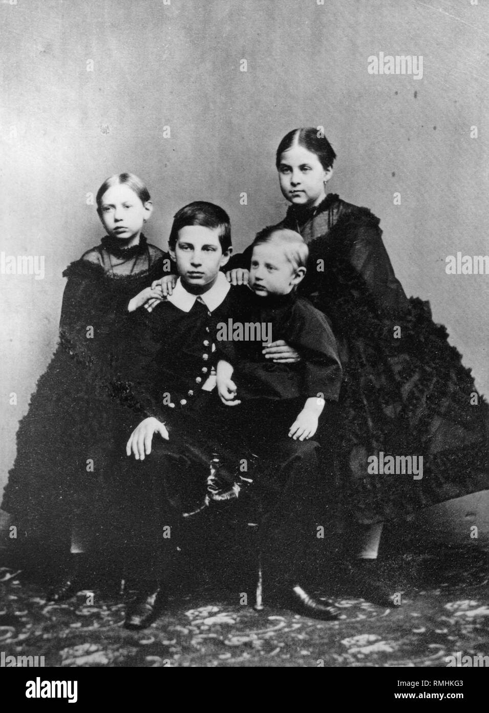 I figli del Granduca Constantin Nicholaevich della Russia: Vera, Nicholas, Constantin e Olga. Foto di albumina Foto Stock