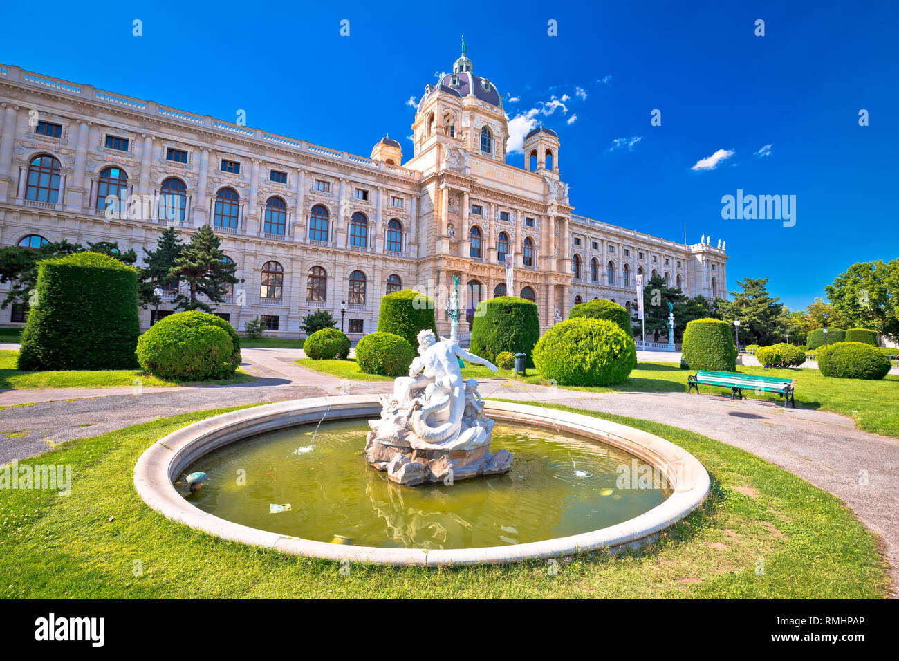 Maria Theresien Platz in Vienna architettura e natura vista, capitale dell'Austria Foto Stock