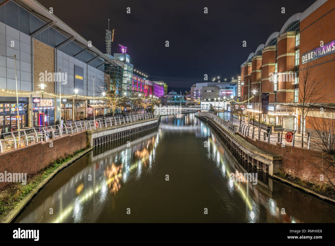 Reading, Berkshire, Regno Unito Inghilterra 11 febbraio 2019 . Riverside sull'Oracle Shopping Centre . Foto Stock