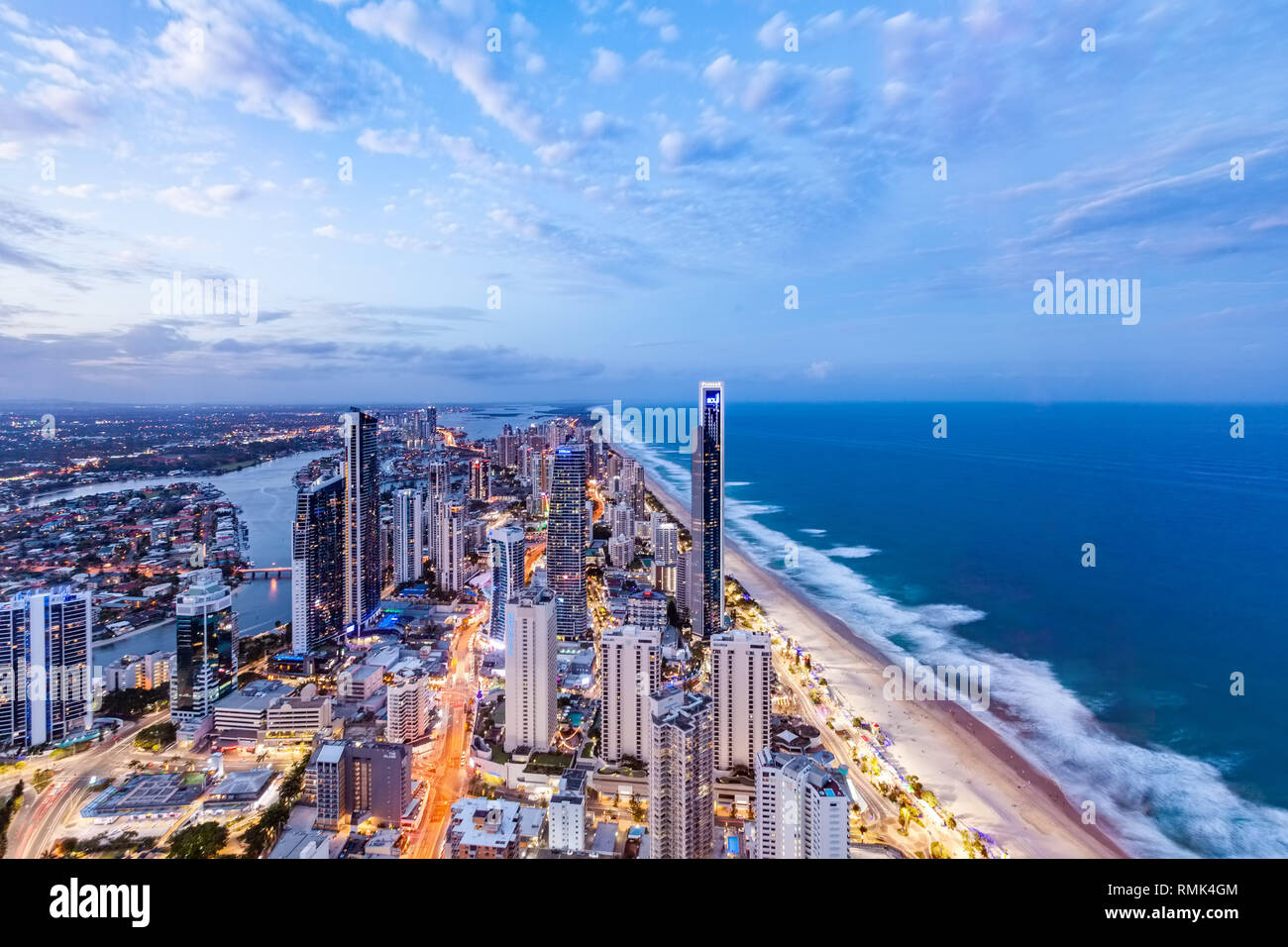 Gold Coast, Australia - 6 Gennaio 2019: skyline della citta' al tramonto Foto Stock