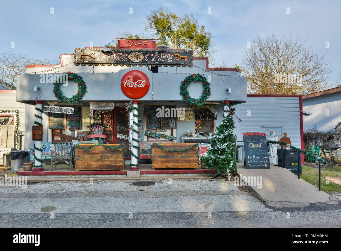 Round Top, Texas, Stati Uniti d'America - 27 dicembre 2016. Vista esterna del Royers Cafe a testa tonda, TX. Foto Stock