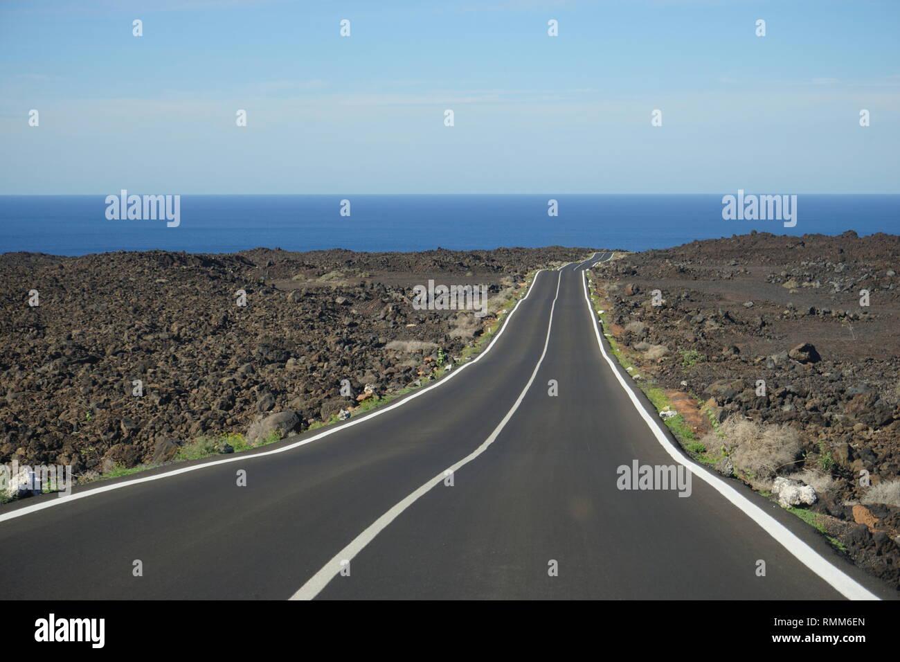 Straße nach Playa Teneza, Lanzarote, Kanarische isole, Spanien Foto Stock