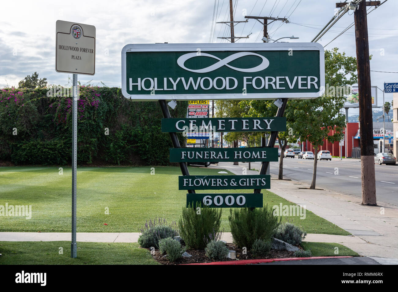 Los Angeles, California, Stati Uniti d'America - 7 gennaio 2017. Firmare all'entrata di Hollywood Forever Cemetery in Los Angeles, CA. Foto Stock