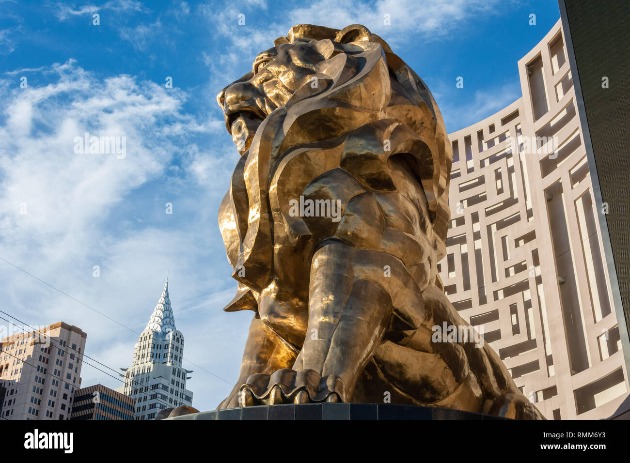 Las Vegas, Nevada, Stati Uniti d'America - 11 gennaio 2017. Statua di Leo, il leone MGM, di fronte al MGM Grand Hotel e Casinò di Las Vegas NV. Foto Stock