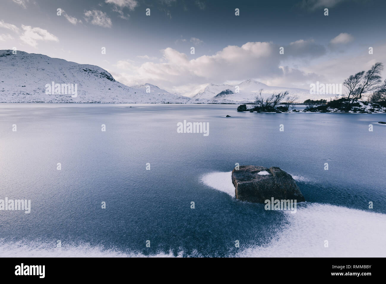 Un congelati Rannoch Moor winter snow landscape in Glencoe Scozia Scotland Foto Stock