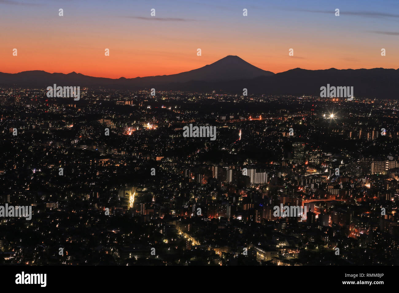 Paesaggio urbano dell'antenna al tramonto, Yokohama, Giappone Foto Stock