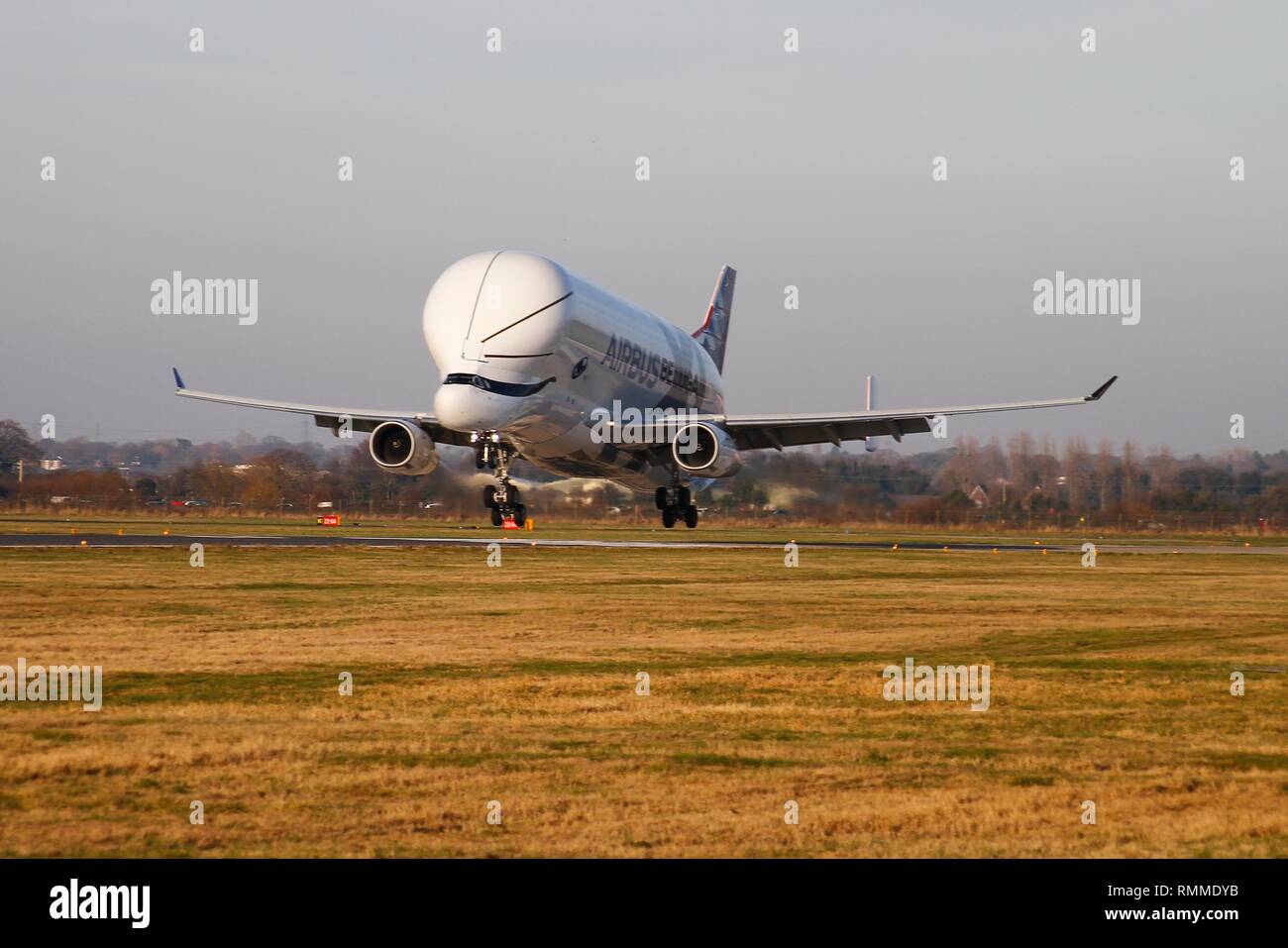 Broughton ,Uk il nuovo XL Beluga arriva nel Regno Unito per la prima volta segna un momento storico per Airbus Uk credit Ian Fairbrother/Alamy Stock Foto Foto Stock