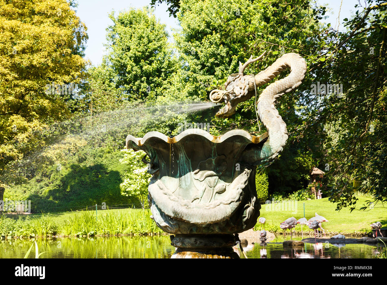 Fontana di drago in zoo di Hagenbeck di Amburgo, Germania. Foto Stock