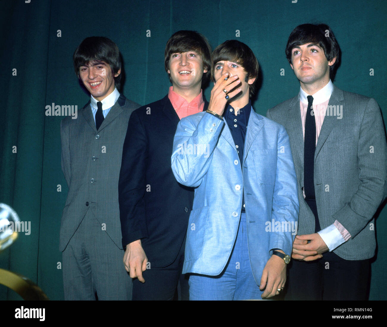 George Harrison, John Lennon e Ringo Starr Paul McCartney, (i Beatles) circa (1964) Riferimento File # 33751 366THA Foto Stock