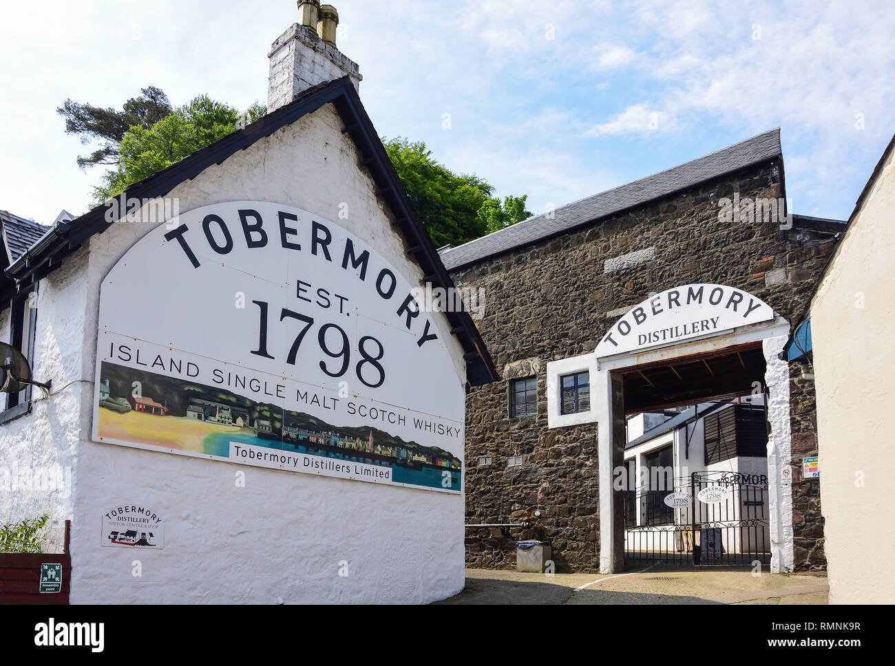 Centro visite della distilleria Tobermory, Ledaig, Tobermory, Isola di Mull, Ebridi interne, Argyll e Bute, Scozia, Regno Unito Foto Stock