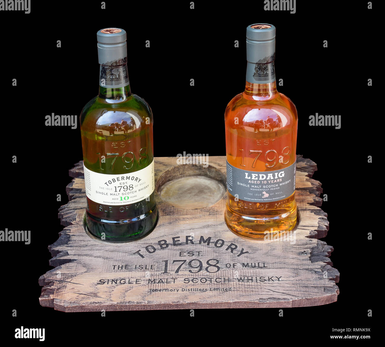 Bottiglie di whisky presso il Centro visite della distilleria Tobermory, Ledaig, Tobermory, Isola di Mull, Ebridi interne, Argyll e Bute, Scozia, Regno Unito Foto Stock