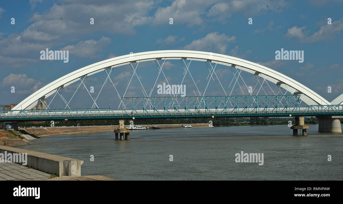 Nuovo ponte sul Danubio a Novi Sad Serbia Foto Stock