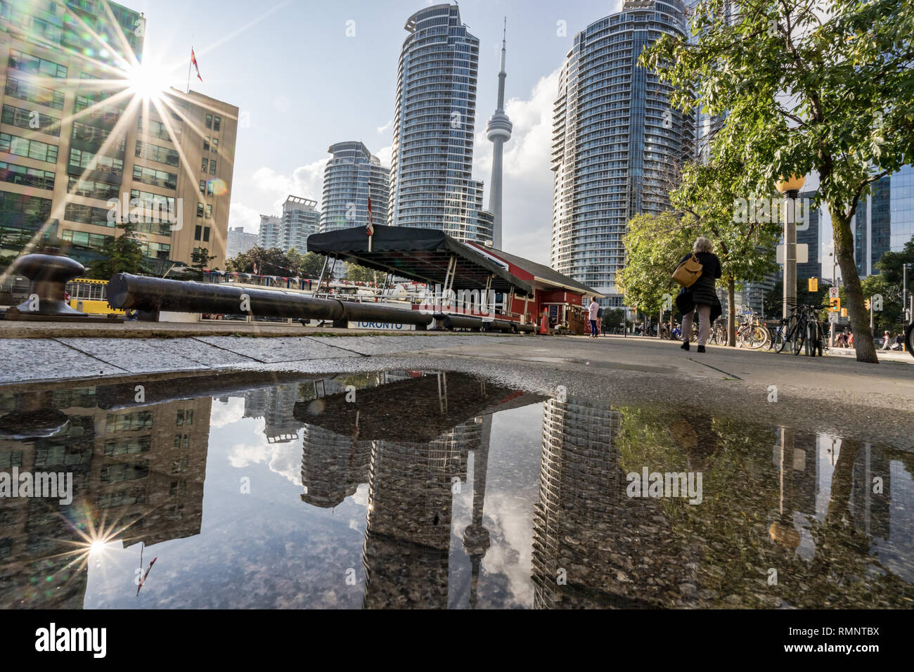 Riflessioni di un paesaggio urbano Toronto in Canada Foto Stock