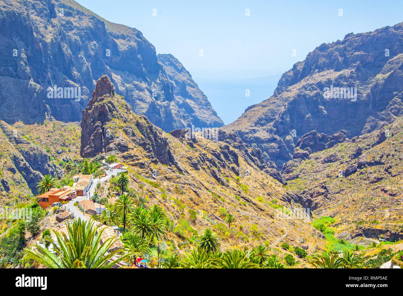 Masca Gorge e piccolo villaggio di montagna con lo stesso nome, Tenerife, Canarie Foto Stock