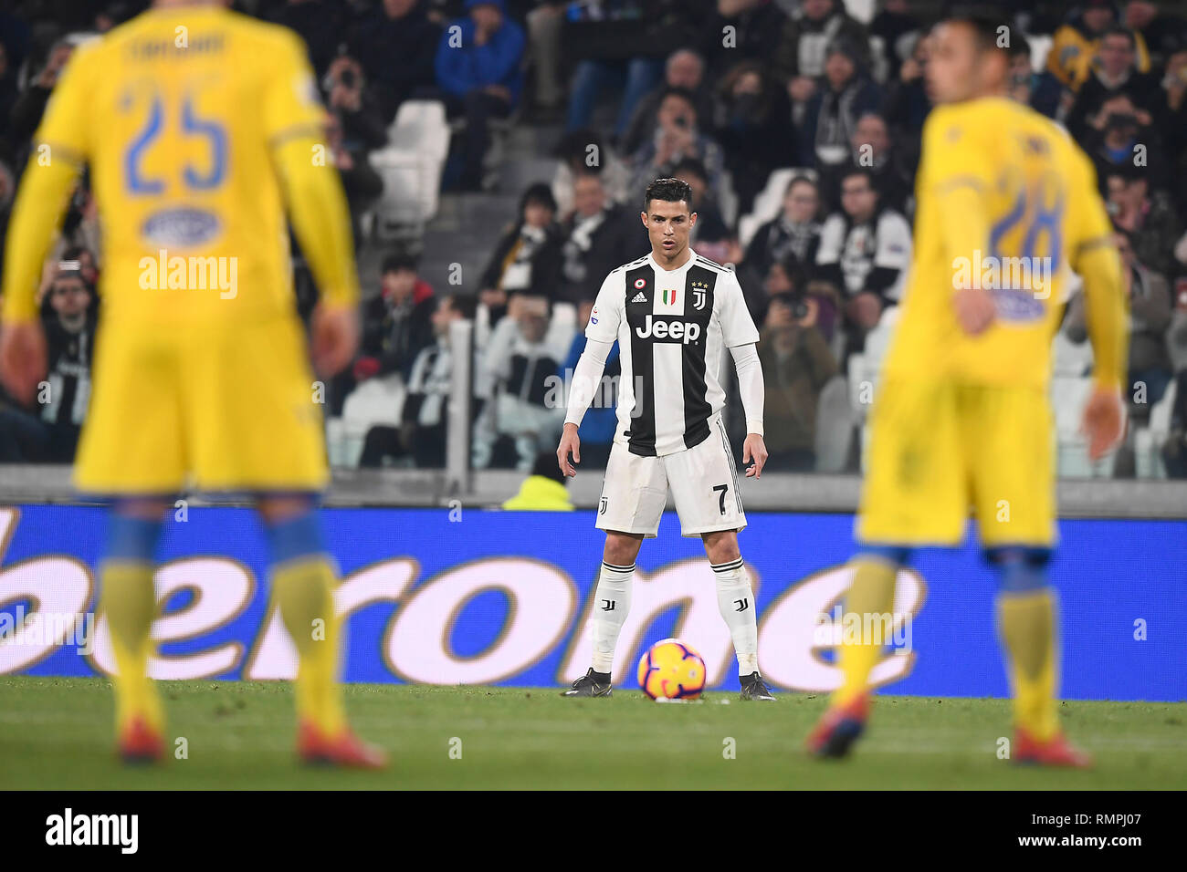 Torino, Italia. 15 Feb, 2019. Foto LaPresse - Fabio Ferrari 15 Febbraio 2019 Torino, Italia Sport Calcio Juventus FC vs Frosinone - Campionato di calcio di Serie A TIM 2018/2019 - Allianz Stadium. Nella foto:Cristiano Ronaldo (Juventus F.C.); Foto LaPresse - Fabio Ferrari Febbraio 15, 2019 torino, Italia sport soccer Juventus FC vs Frosinone - Italian Football Championship League A TIM 2018/2019 - Allianz Stadium. Nel pic:Cristiano Ronaldo (Juventus F.C.); il credito: LaPresse/Alamy Live News Foto Stock