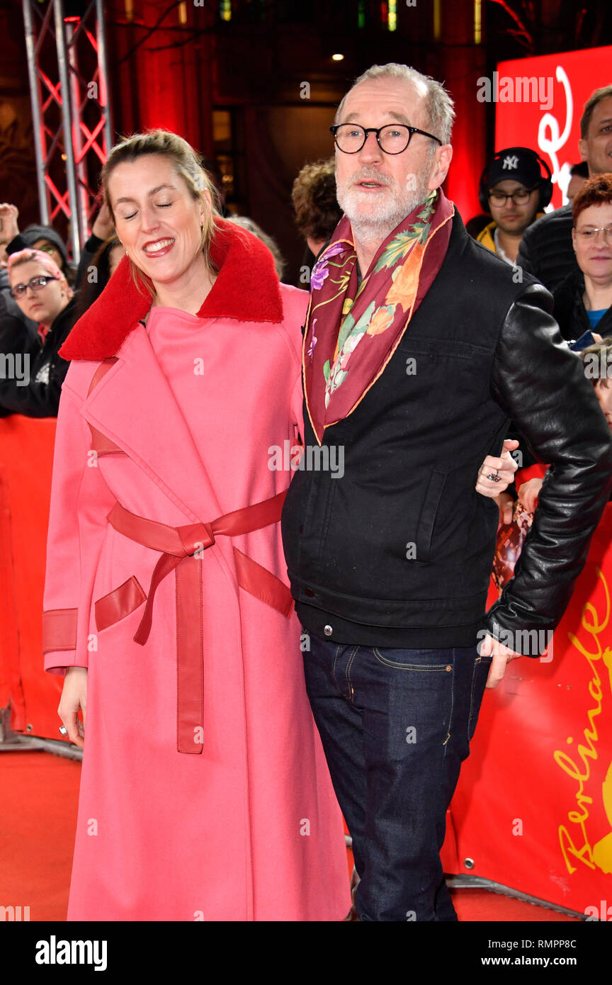 Berlino, Deutschland. 15 Feb, 2019. Peter Lohmeyer e la sua fidanzata Leonie Seifert frequentando il 'Weil du nur einmal lebst - Die Toten Hosen auf Tour' premiere alla sessantanovesima Festival Internazionale del Cinema di Berlino/Berlinale 2019 a Friedrichstadt-Palast il 15 febbraio 2019 a Berlino, Germania. Credito: Geisler-Fotopress GmbH/Alamy Live News Foto Stock